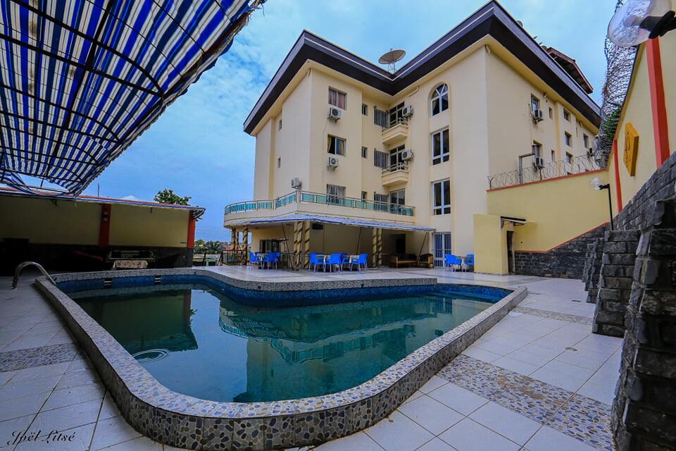 La piscine de l'Hôtel Aurélia Palace à Bastos