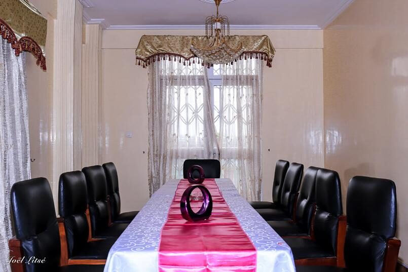 Salle de réception dressée